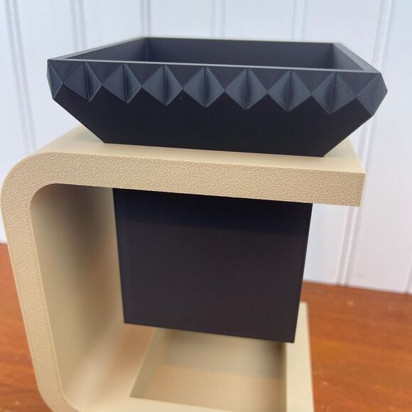 The Daka Planter, Drainage Hole and Stand, Indoor Flower Pot, Succulent Pot - Picture 8 of 10